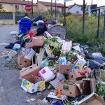 Agrigento, in via Sirio continua l’inciviltà: rifiuti per strada