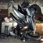 Incidente sulla statale 115, moto finisce contro un muretto: due feriti