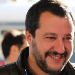 Matteo Salvini visita il centro di accoglienza migranti di Siculiana: “qui colazione, pranzo e cena non si nega a nessuno” – VIDEO