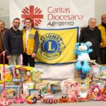 Sotto l’albero di Natale della Caritas, solidarietà concreta dal Lions Club Agrigento Host