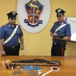 Blitz all’interno di un’abitazione a Villafranca Sicula: scovati e sequestrati un fucile a canne mozze ed alcune dosi di cocaina