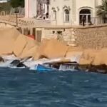 Lampedusa: barche migranti mai rimosse dal Molo Favaloro, mareggiata le trasforma in “schegge impazzite” – VIDEO