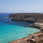 Lampedusa, avvistato cadavere davanti scogliera: al via il recupero